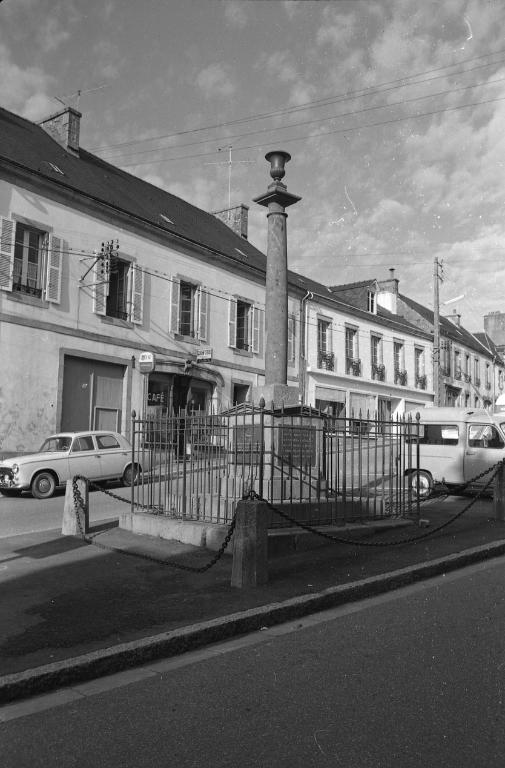 Colonne monumentale dite Colonne Bisson, place Bisson (Guémené-sur-Scorff)