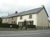 Alignement de trois maisons, la Plouzière (Guipel)