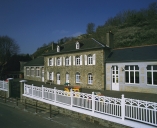 Mairie, écoles, monuments aux morts, cimetières et lavoirs sur la commune du Mont-Dol