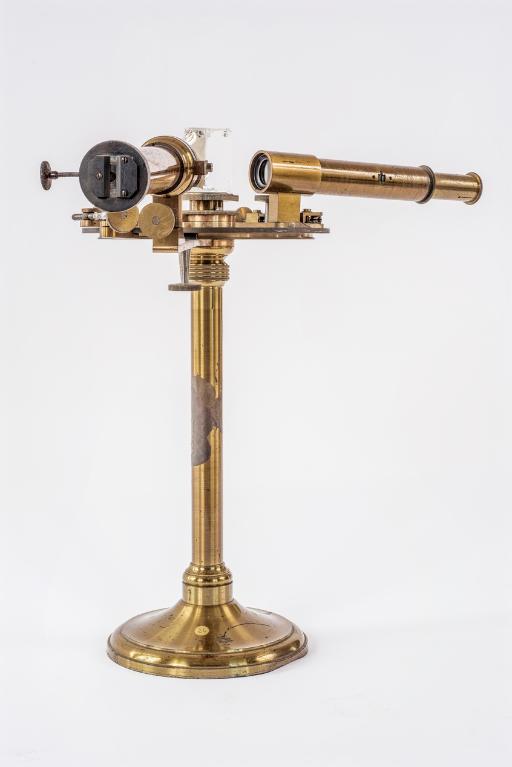 Présentation de la collection d'instruments scientifiques du lycée Émile Zola, Avenue Jean Janvier (Rennes)