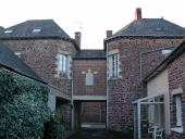 Maison à boutique, 13-11 rue de Coulon (Montfort-sur-Meu)