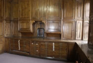 Meubles de sacristie : chasublier, armoires, lambris de revêtement