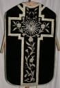 Ornement noir 3 : chasuble, bourse de corporal, étole, manipule, voile de calice