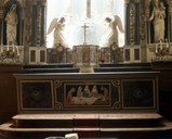 Autel, retable, tabernacle (maître-autel, autel tombeau, retable architecturé, tabernacle à ailes), église paroissiale Saint-Pierre Saint-Paul (Kergrist)