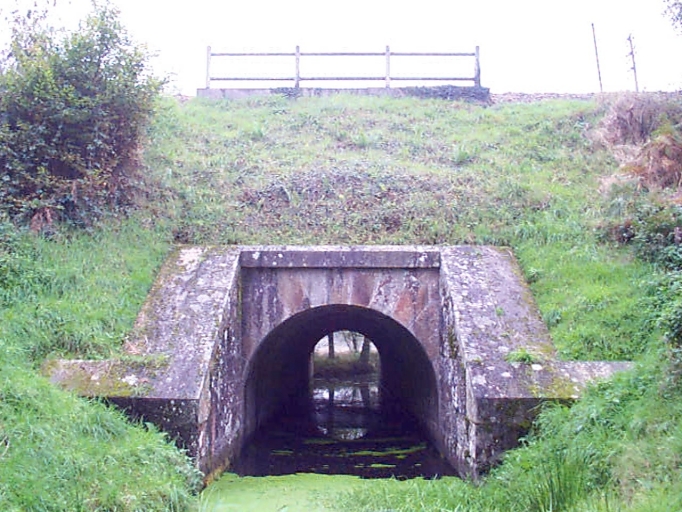 Aqueduc de chemin de fer, Ligne Saint-Malo-Rennes ; R.D.10, près des Landes de Dol (Baguer-Morvan)