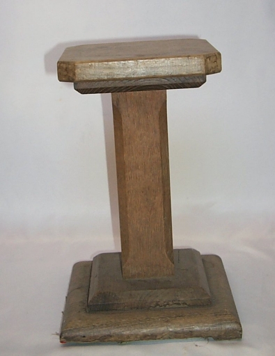 Ensemble de 8 tabourets d'église