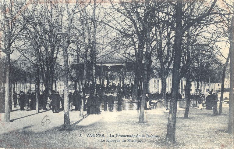 Promenade de la Rabine, rue du Port ; place Théodore Decker ; avenue du Maréchal de Lattre de Tassigny (Vannes)