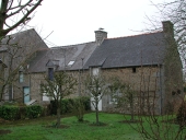 Alignement de maisons, les Courtils Collet (Saint-Pierre-de-Plesguen fusionnée en Mesnil-Roc'h en 2019)