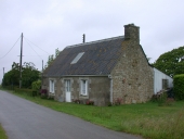 Maison, au nord de Kerfraval Bihan (Guénin)