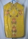 Ornement doré 2 : chasuble, bourse de corporal, manipule, chape