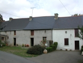 Alignement de maisons, la Rousselais (La Chapelle-de-Brain)