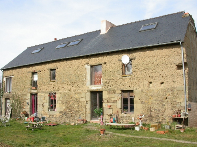 Alignement de deux maisons, Trebeslin (Saint-Domineuc)
