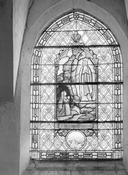 Verrière (3) : l'Immaculée Conception, verrière à personnages, grisaille décorative, église paroissiale Saint-Pierre, Saint-Paul (Malguénac)