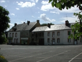 Maison, place de l'Eglise (La Chapelle-de-Brain)