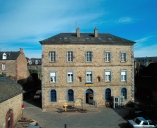 École communale de filles, actuellement poste, 11 rue Notre-Dame (Combourg)