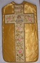 Ornement doré 1 : chasuble, bourse de corporal, étole, manipule, voile de calice