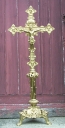 Garniture d'autel : croix d'autel, 4 chandeliers d'autel