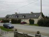 Alignement de maisons, le Coq Rouge (Servon-sur-Vilaine)