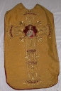 Ornement doré : chasuble, étole