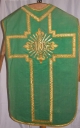 Ornement vert : chasuble, bourse de corporal, étole, manipule, voile de calice
