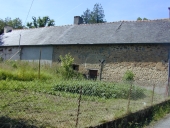 Alignement de deux maisons et d'une ferme, la Chevrolais (Feins)