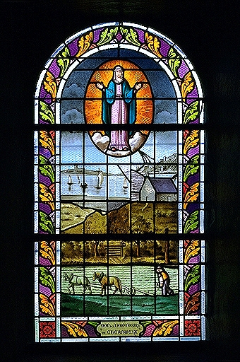 Verrière ex-voto de la baie 3 (verrière figurée) : Notre-Dame des laboureurs