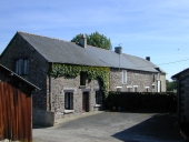 Alignement de maisons, Simon (Saint-Thurial)