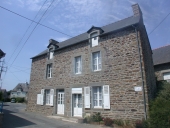 Maison, 10, 12 rue Claire-eau, Doslet (La Ville-ès-Nonais)