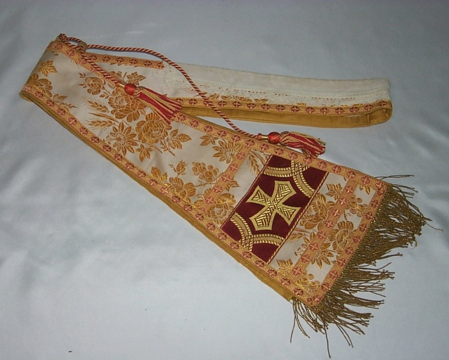 Ensemble d'une étole pastorale et d'un conopée