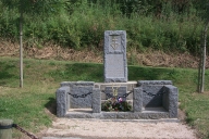 Monument commémoratif de la Seconde Guerre mondiale, rue Ernest Lemort, le Chemin neuf (Cancale)