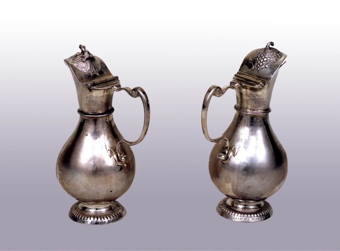 Paire de burettes et leur bassin