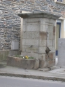 Fontaine, rue du Champ de Foire (Châteaugiron)