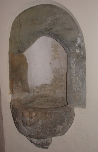 Ancienne mesure à grains, aujourd'hui bénitier d'applique