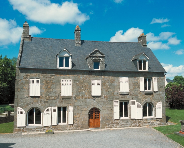 Manoir (?), puis ferme, actuellement maison, 2 rue René Laënnec (Lanhélin fusionnée en Mesnil-Roc'h en 2019)