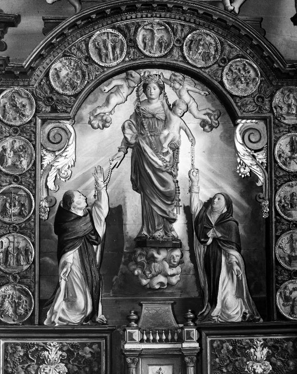 Groupe sculpté : Don du Rosaire à saint Dominique et à sainte Catherine de Sienne, église paroissiale Sainte-Édiltrude (Tréflez)
