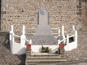 Monument aux morts, rue des Négociants (Trévérien)