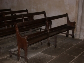 Ensemble de 36 bancs de fidèle