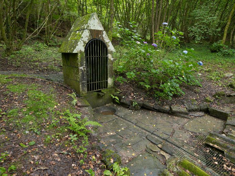 Fontaine de dévotion Saint-Pol, Bois du Gars (Hanvec)