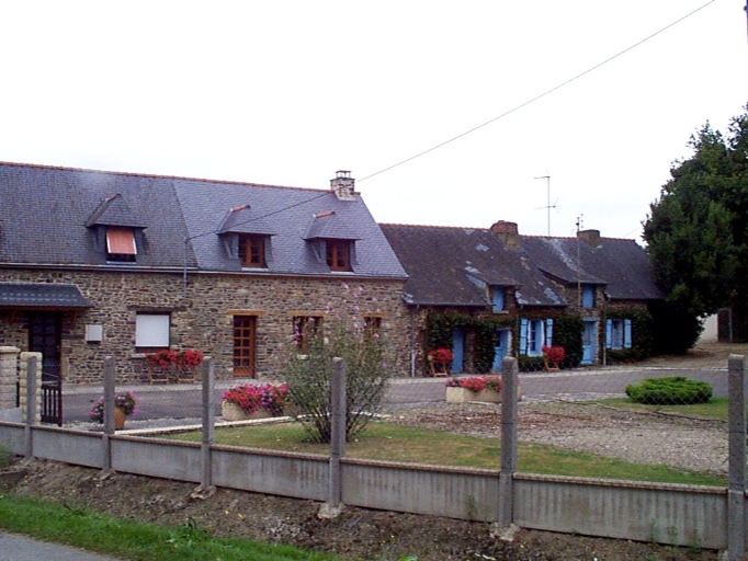 Alignement de maisons, le Haut Aunay (Saint-Malo-de-Phily)