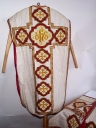 Ornement blanc 3 : chasuble, étole, manipule, bourse de corporal, voile de calice
