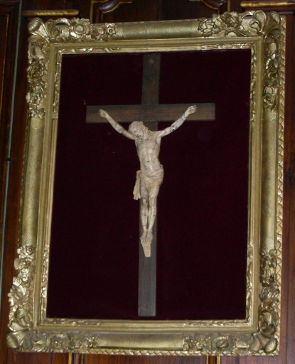 Croix : Christ en croix et son cadre