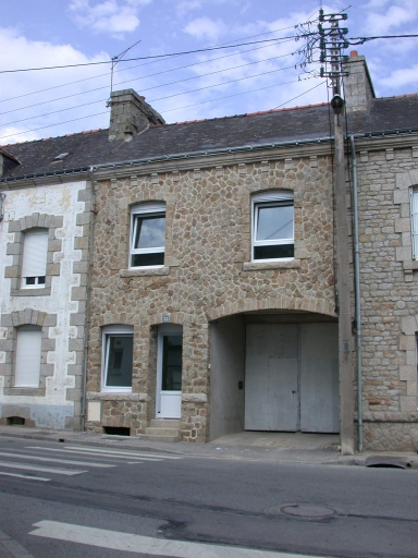 Maison, 32 rue de la République (Pluméliau fusionnée en Pluméliau-Bieuzy en 2019)
