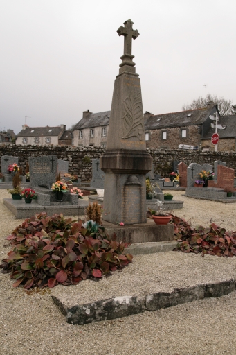 Monument aux morts (Saint-Rivoal)