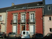 Maison, 2 bis place de la Cohue (Montfort-sur-Meu)