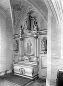 Autel, retable, degré d'autel (autel secondaire, retable architecturé à niche), dit de la Vierge, ancienne collégiale, actuellement église Sainte-Marie-Madeleine (Champeaux)