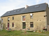 Alignement de deux maisons, Trebeslin (Saint-Domineuc)