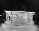 Maître-autel, 4 statues et 2 reliefs