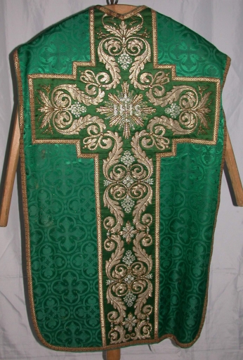 Ornement vert 1 : chasuble, bourse de corporal, étole, manipule, voile de calice
