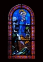 Ex-voto-verrière à personnages de la baie 3 : Vierge au-dessus des flots