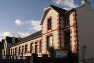La mairie, les écoles et les bureaux de poste sur la commune de Plérin-sur-Mer